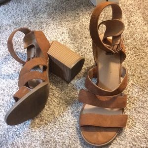 Universal Thread Brown Block Heels Strappy Sandals Size 9M